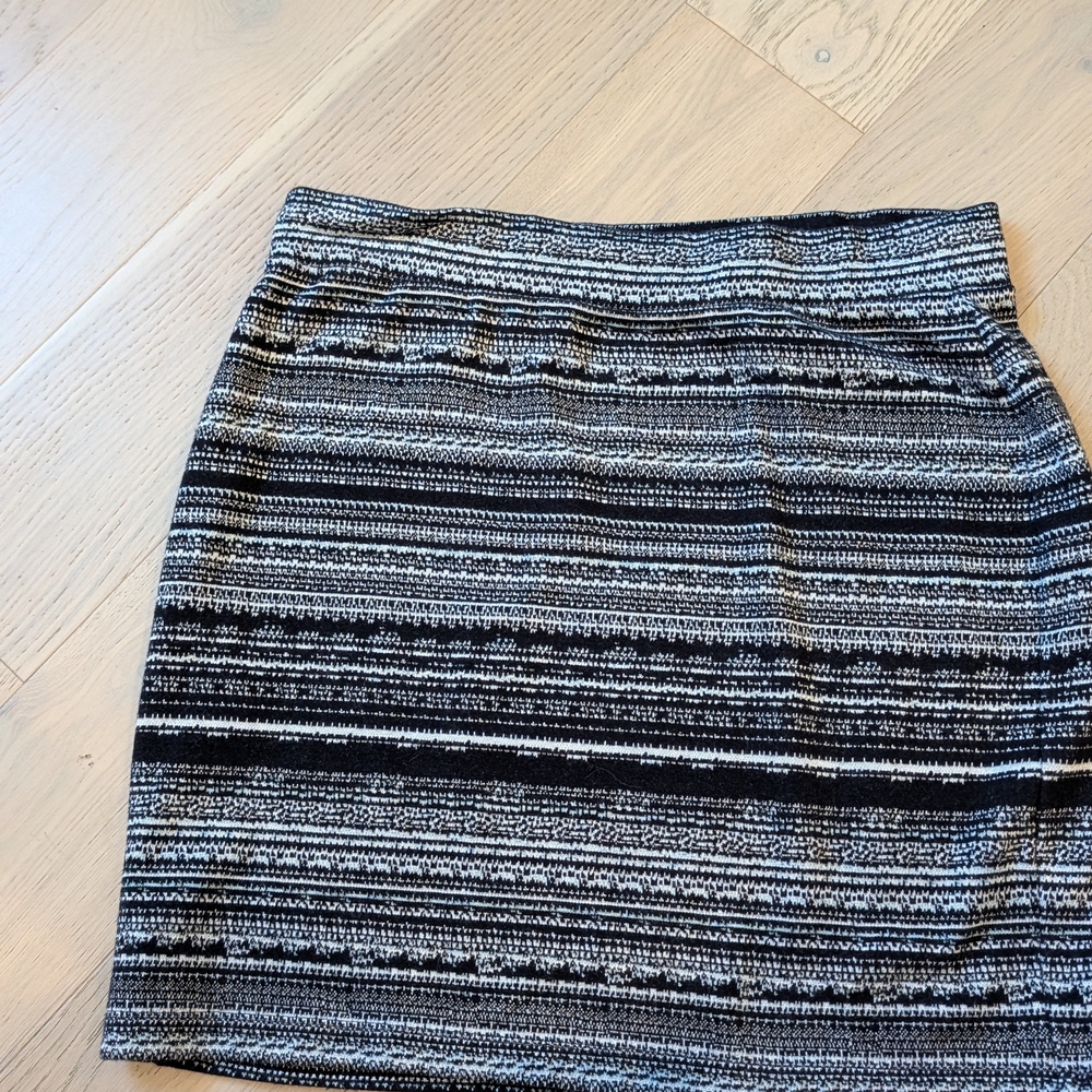 LOFT Black and Gray Patterned Pencil Skirt